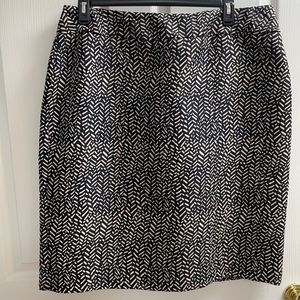 Classic pencil skirt tan on black